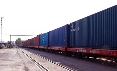 這是一趟神奇的列車,滿載大量的進(jìn)出口產(chǎn)品&hellip;
